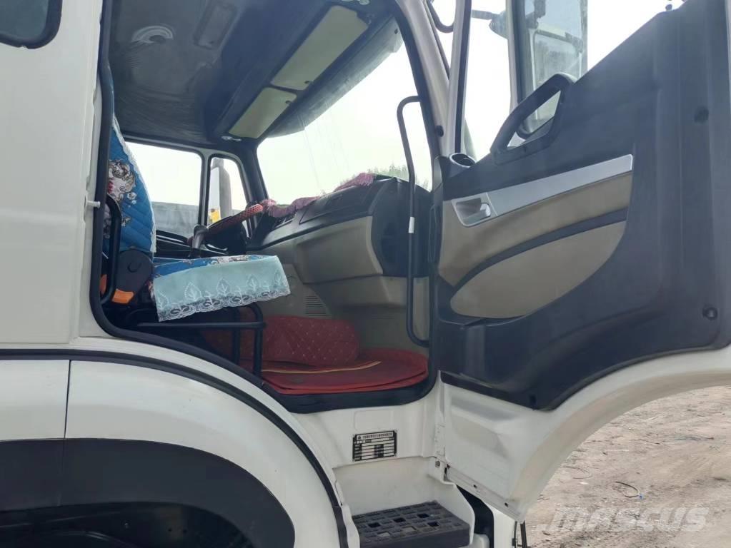 Sinotruk HOWO 371hp Tractor Units