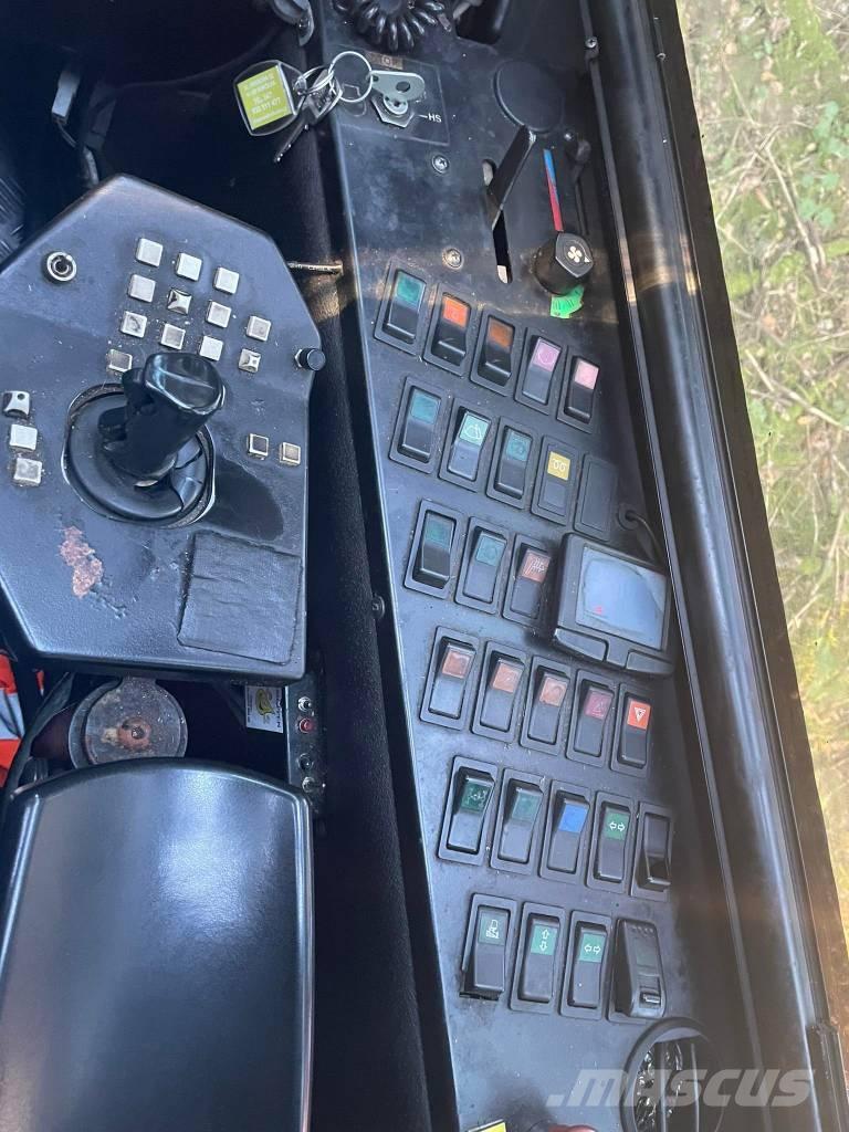 Sampo-Rosenlew 1066 Harvesters