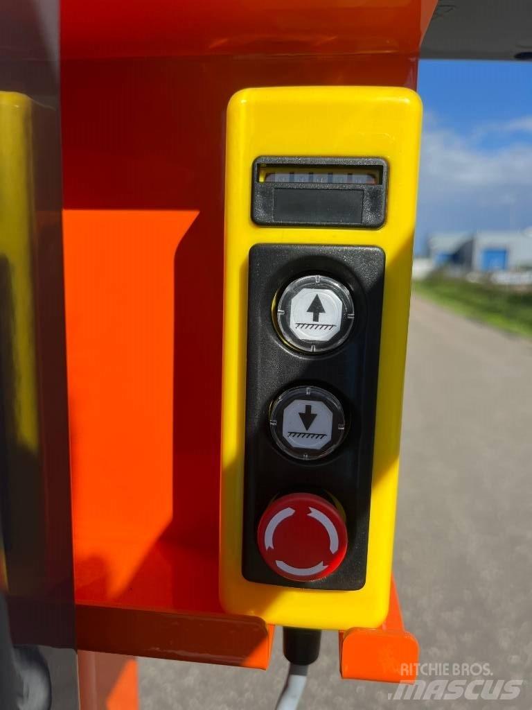 JLG Nano Vertical mast lifts