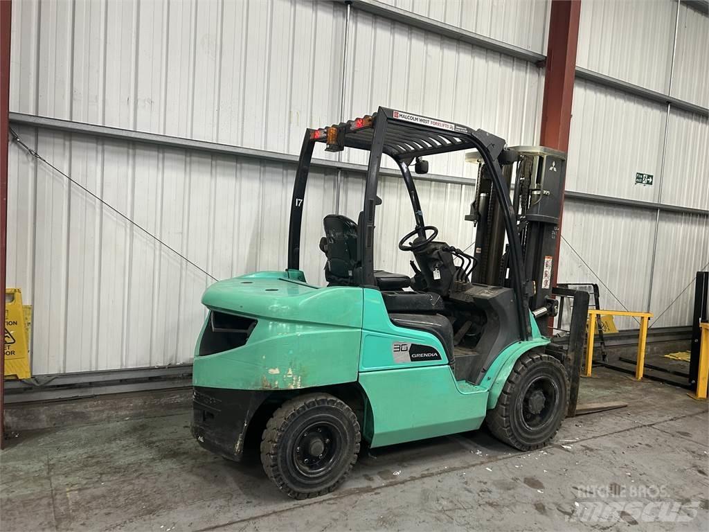 Mitsubishi FD30NT Diesel trucks