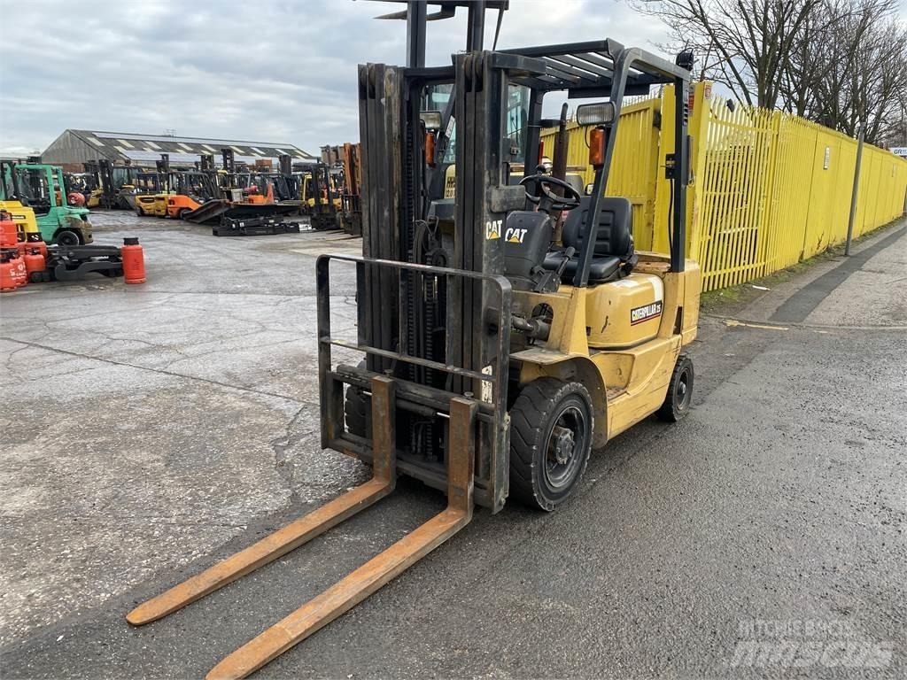 CAT DP25K Diesel trucks