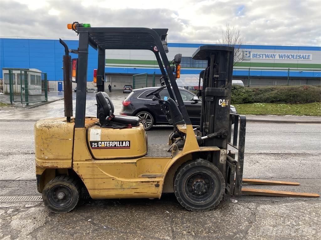 CAT DP25K Diesel trucks