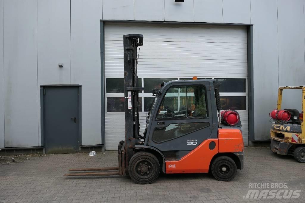 Toyota 02-8 FGF 30 LPG trucks