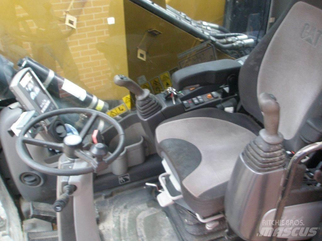 CAT M318D Wheeled excavators