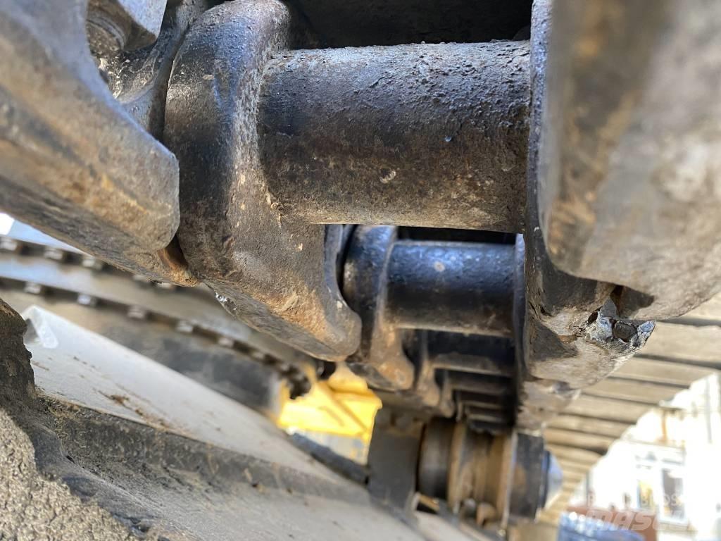 Komatsu PC200 Crawler excavators