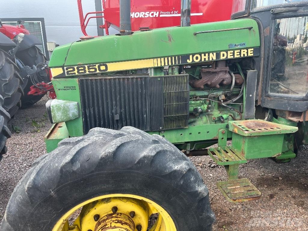 John Deere 2850 Tractors