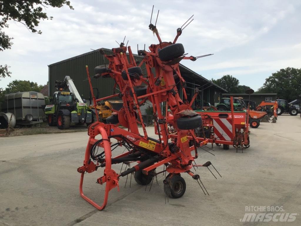 Kuhn GF 8702 Rakes and tedders