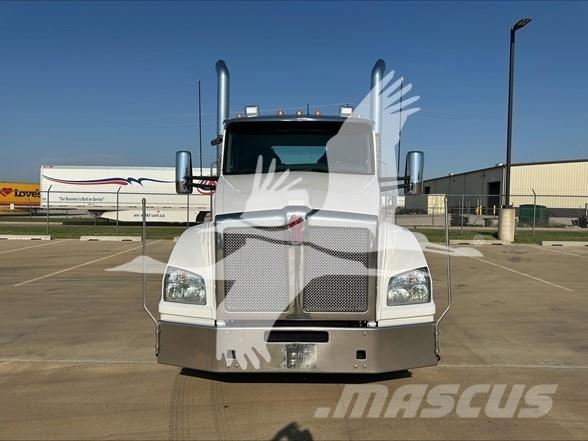 Kenworth T880 Tractor Units