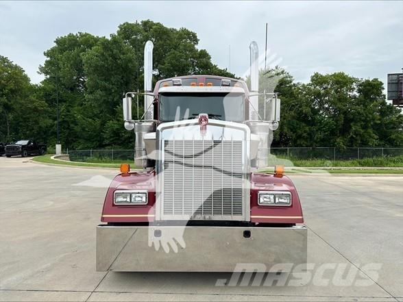 Kenworth W900L Tractor Units