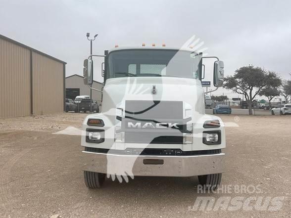 Mack MD6 Construction - Others