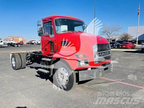 Mack MD6 Chassis Cab trucks