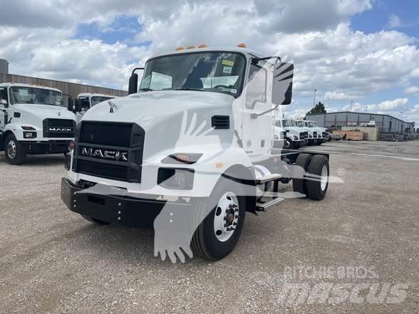 Mack MD6 Chassis Cab trucks