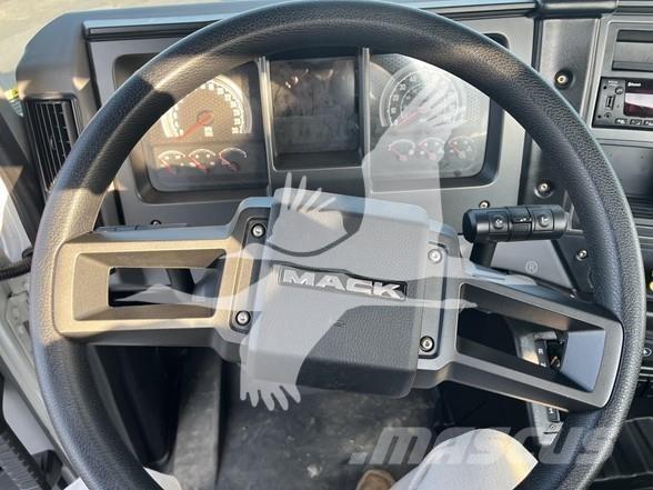 Mack MD6 Construction - Others