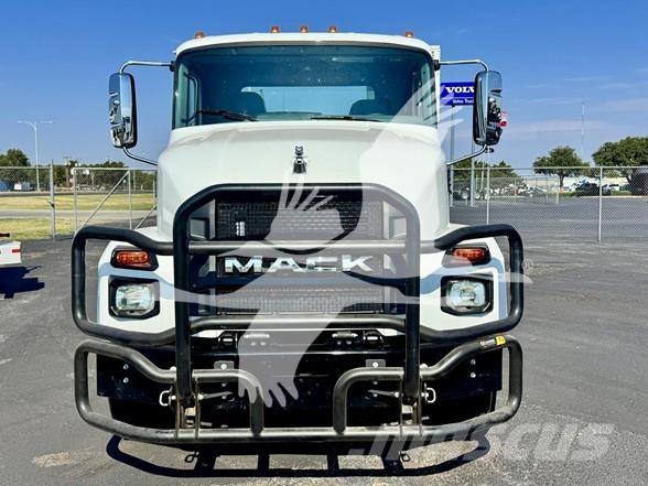 Mack MD6 Construction - Others