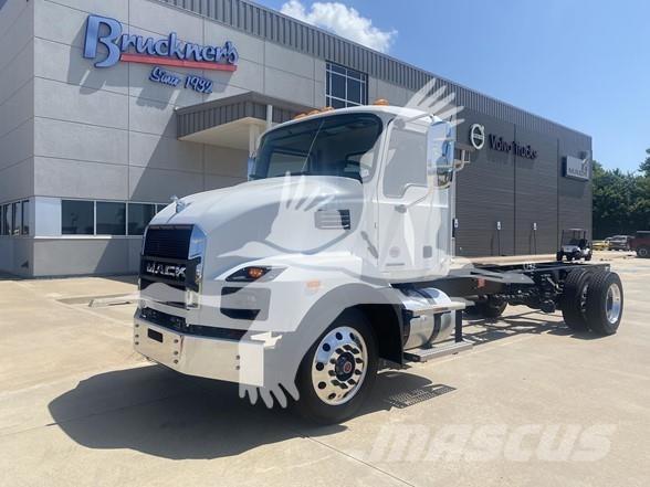 Mack MD6 Chassis Cab trucks