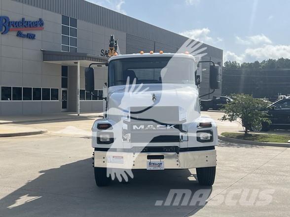 Mack MD6 Construction - Others