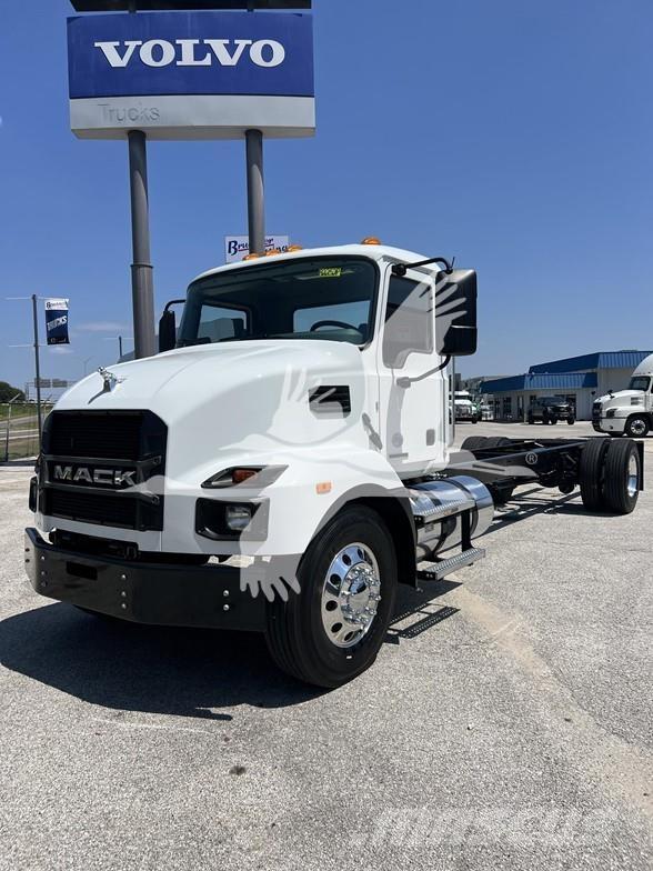 Mack MD6 Chassis Cab trucks