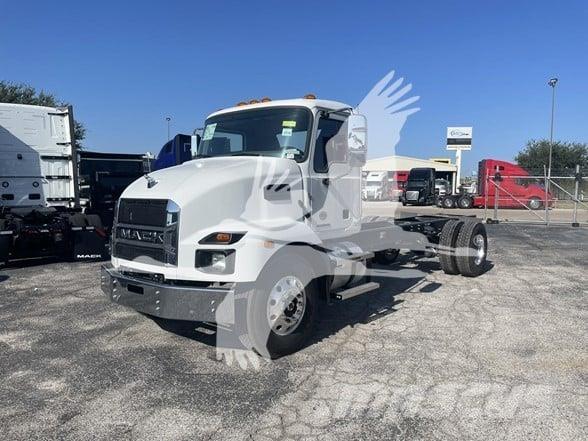 Mack MD6 Chassis Cab trucks