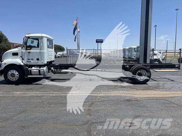 Mack MD6 Chassis Cab trucks