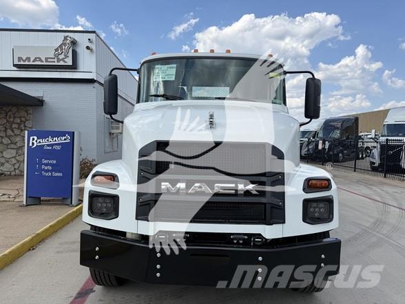 Mack MD6 Flatbed / Dropside trucks