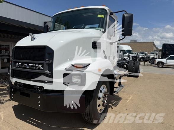 Mack MD6 Chassis Cab trucks