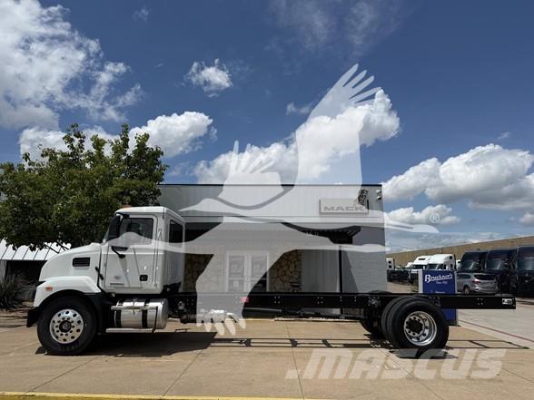 Mack MD6 Chassis Cab trucks