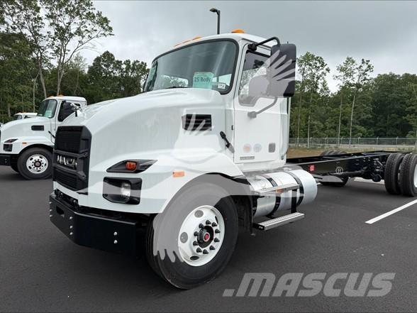 Mack MD6 Chassis Cab trucks