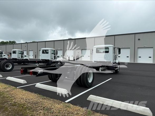 Mack MD6 Chassis Cab trucks