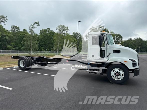 Mack MD6 Chassis Cab trucks