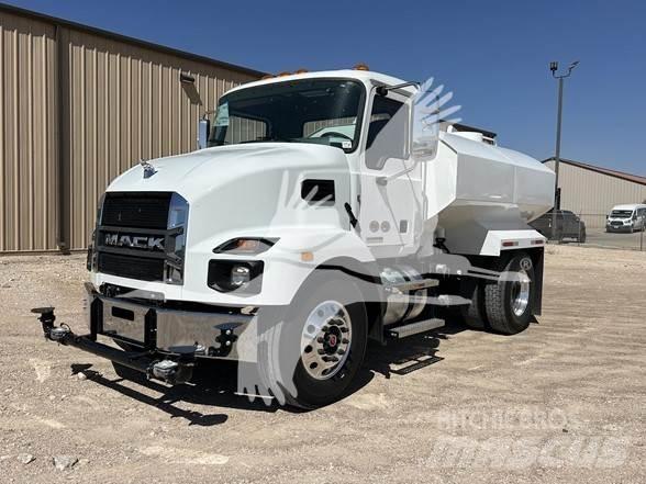 Mack MD7 Tanker trucks