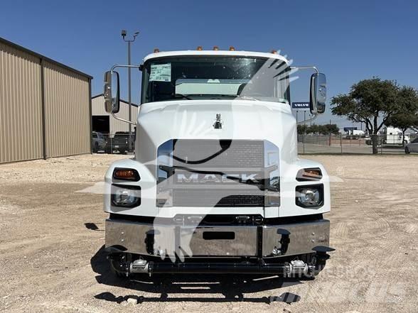 Mack MD7 Tanker trucks