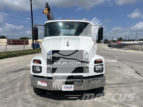 Mack MD7 Construction - Others