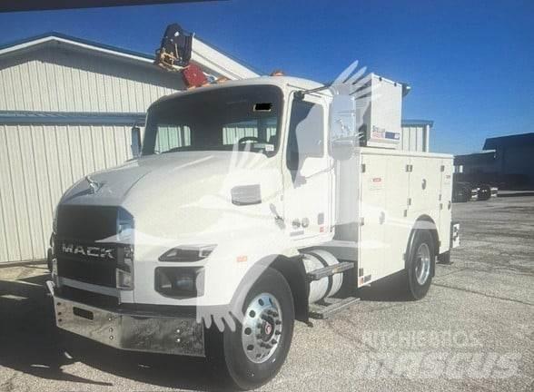 Mack MD7 Construction - Others