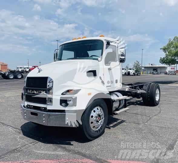 Mack MD7 Chassis Cab trucks