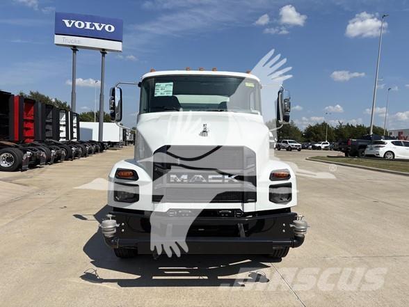 Mack MD7 Tanker trucks