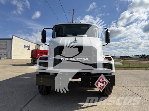Mack MD7 Construction - Others