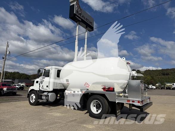 Mack MD7 Construction - Others