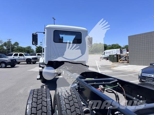 Mack MD7 Chassis Cab trucks