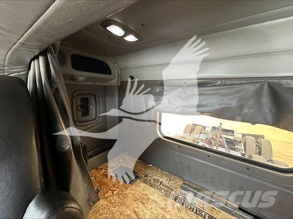 Peterbilt 389 Tractor Units