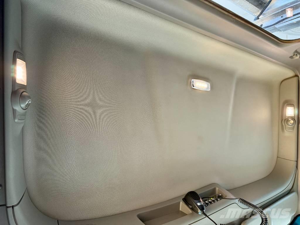 Peterbilt 567 Tractor Units