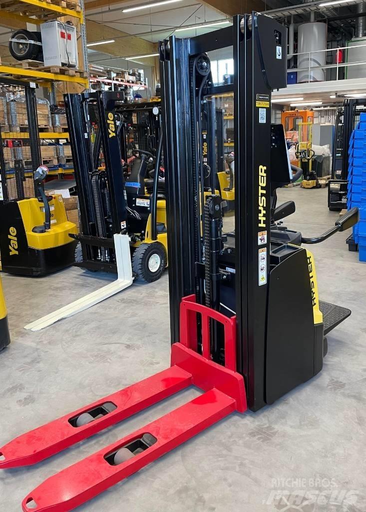 Hyster S1.2S Self propelled stackers