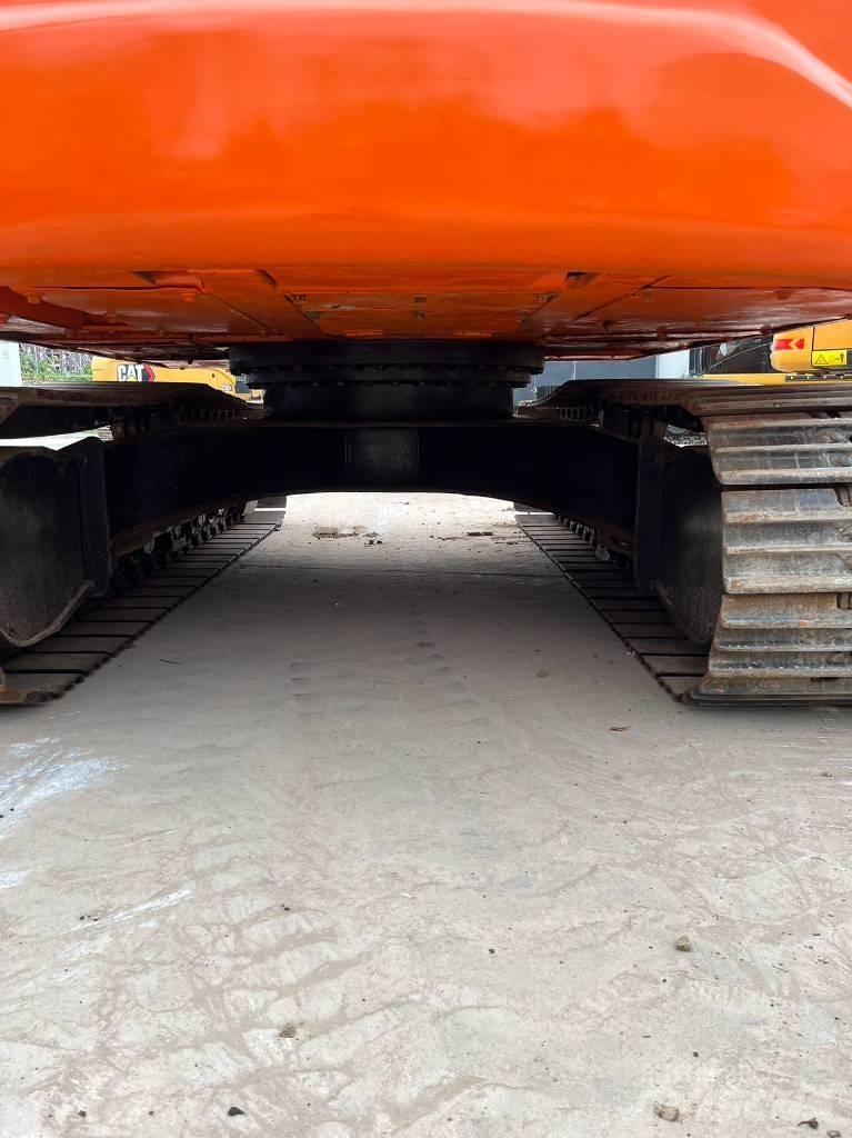 Doosan DX 140 LC Crawler excavators