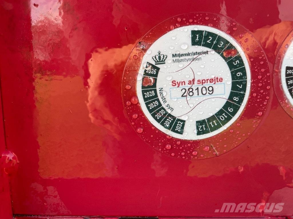 Hardi 12m LY 1000 Mounted sprayers