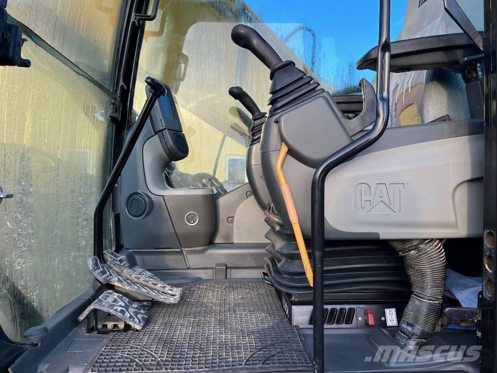 CAT 323 D L Crawler excavators