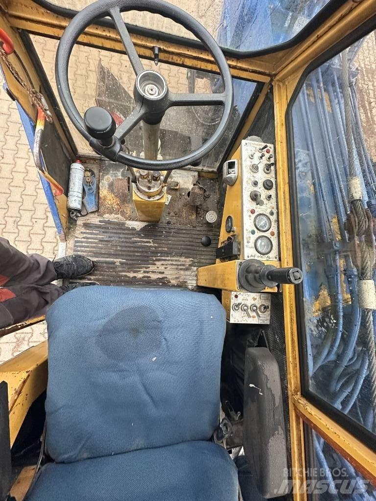 Sennebogen 212 Other lifting machines