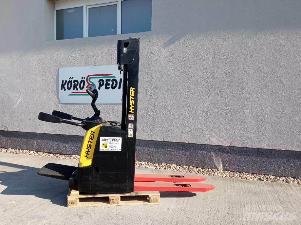 Hyster S1.4S Pedestrian stacker