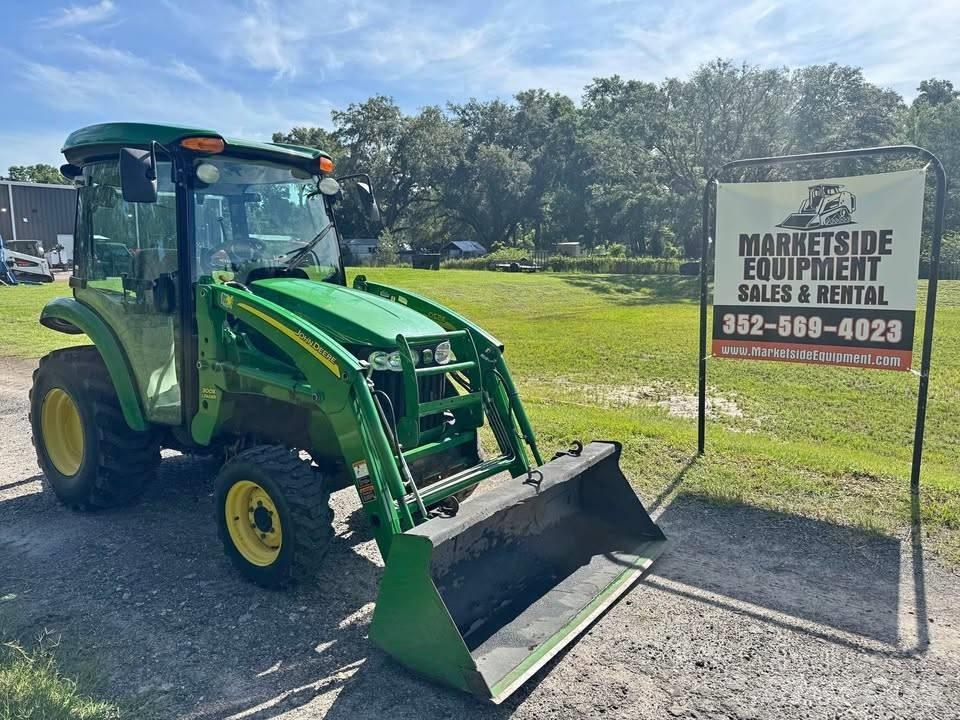 John Deere 3520 Tractors