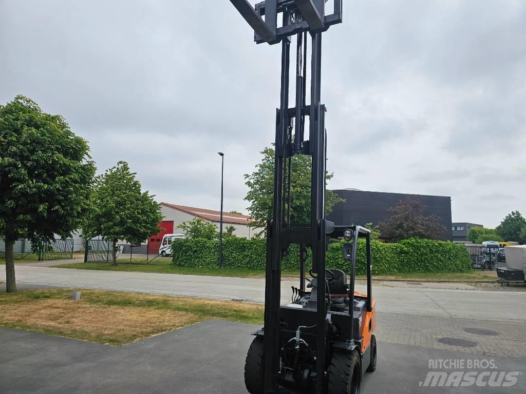 Doosan D 35 S-7 Diesel trucks