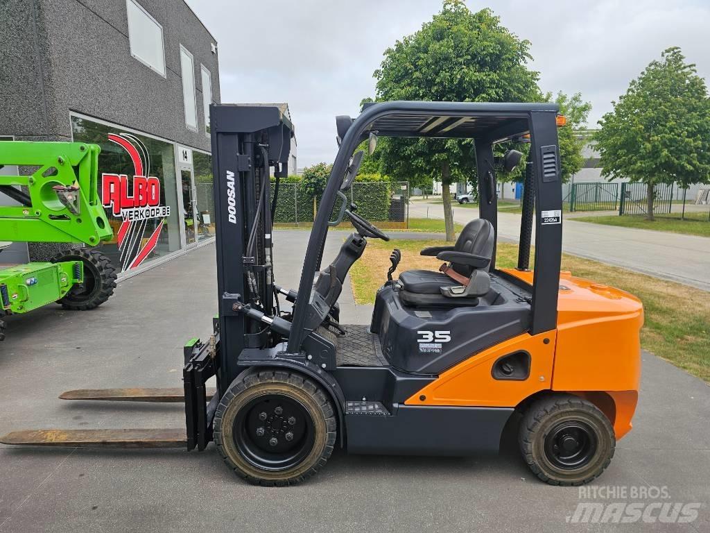 Doosan D 35 S-7 Diesel trucks