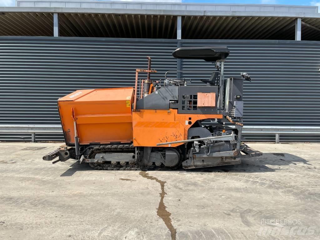 ABG TITAN 2820 Asphalt pavers